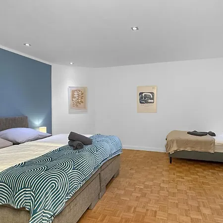 Signature Suite, In List, 3 & Kitchen Daire Hannover