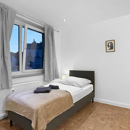 Signature Studio Apartment, Central In List, 1 Room With Kitchen 아파트 *