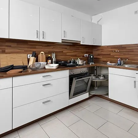 Signature Suite, In List, 3 & Kitchen Apartman