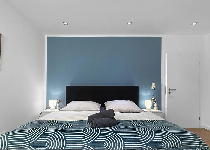 Signature Suite, In List, 3 & Kitchen *